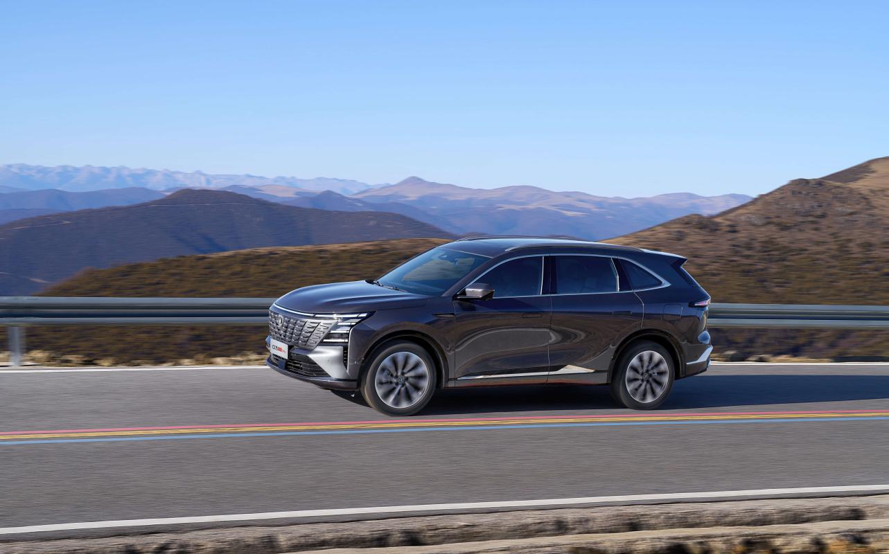 长安CS75PLUS对比星越L，2.0T中型SUV谁值得入手