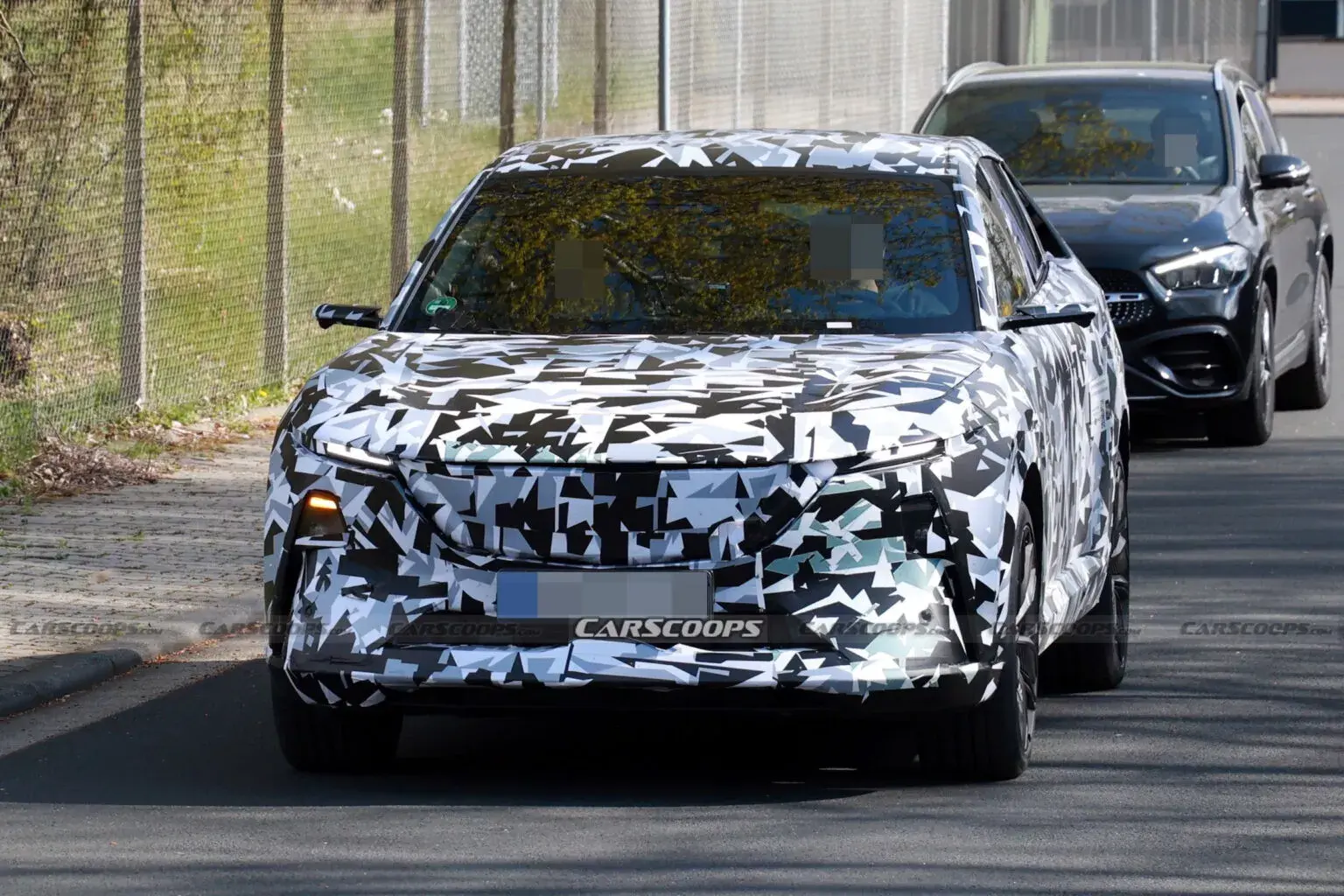 深蓝S07换壳！马自达CX-6e谍照曝光