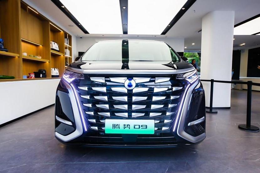 商业大佬、半个娱乐圈，为何都盯上了这款新能源车？