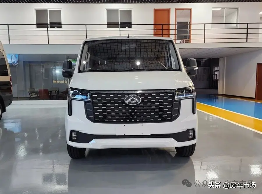 10几万能下地库的小房车！通勤旅行洗澡做饭，还能边走边卖货？