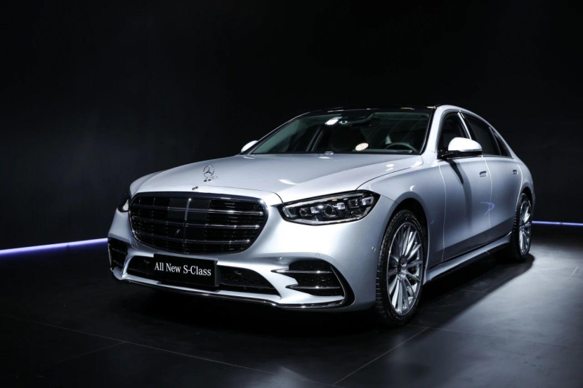 奔驰 S 级：豪华轿车的典范​​