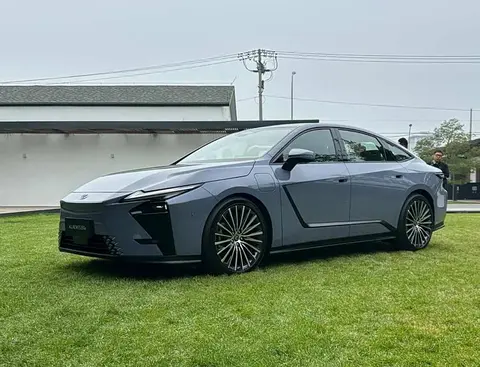 尺寸超奔驰E级，搭理想L8同款中控屏，全新雷克萨斯ES实车现身