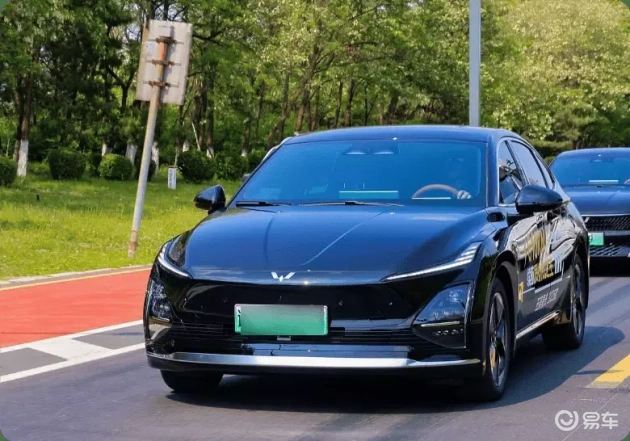 比亚迪秦L vs 五菱星光：10万级家轿轻松选