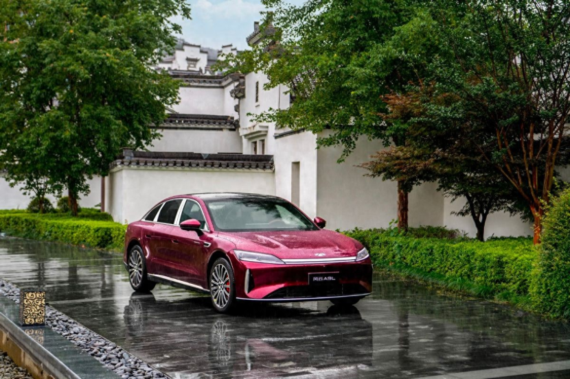 赛道圈速仅差0.8秒！风云A9L性能实测