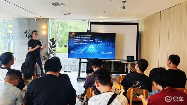 小鹏G7武汉试驾，AI 重新定义出行有多香？