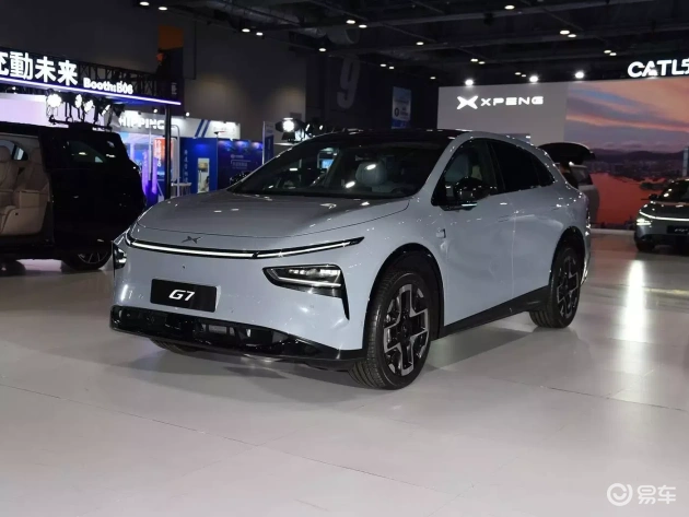 小鹏G7 vs 丰田bZ5：酷车对决，选谁更酷