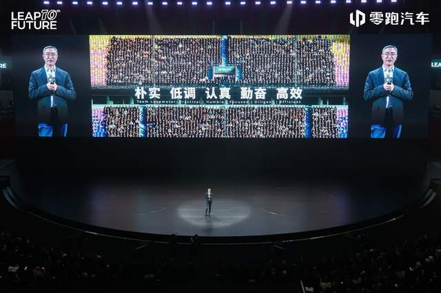 十年破局，零跑跃居新势力榜首：年销近60万辆，连续季度盈利