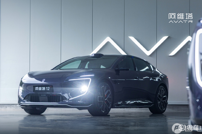 新款阿维塔12实车亮相！搭载华为顶置激光雷达